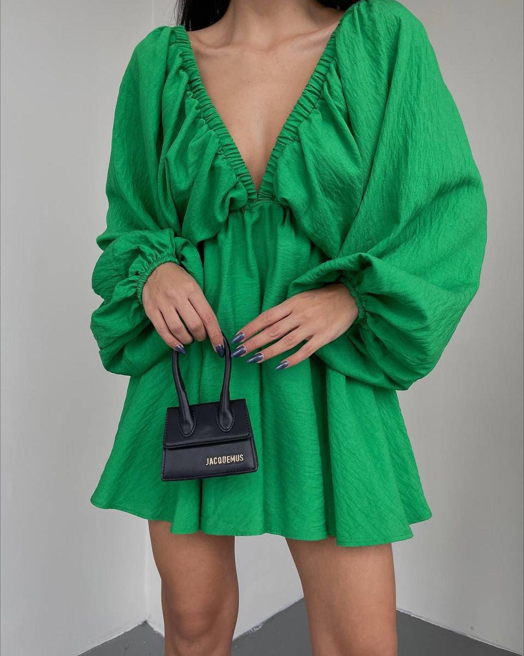 Robe "Volume Chic" - Col V & Manches Fluides