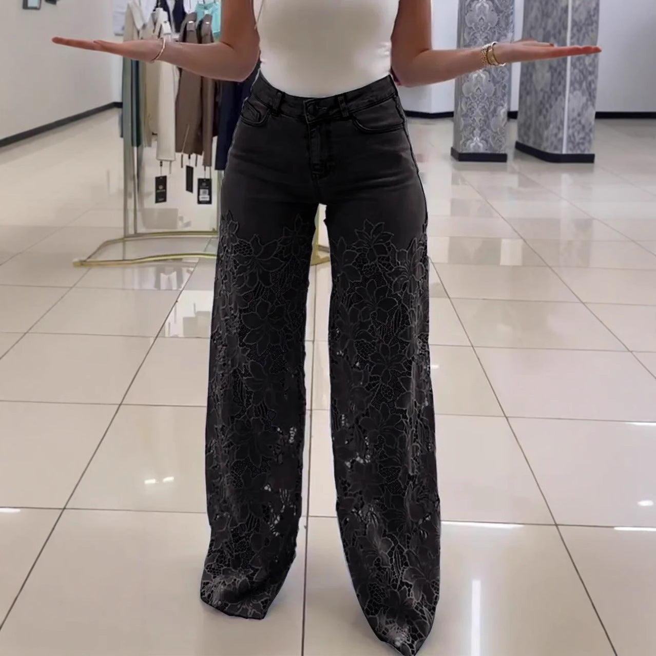 Jean Taille Haute Dentelle Fleurie – Élégance & Audace
