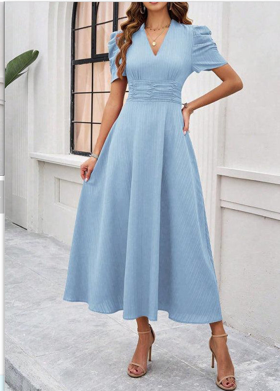Robe "Silhouette Sophistiquée" - Col V & Midi