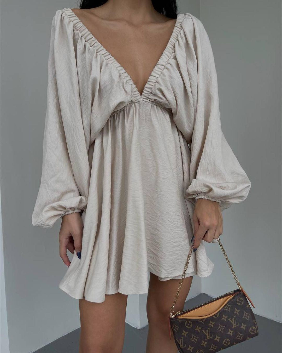 Robe "Volume Chic" - Col V & Manches Fluides