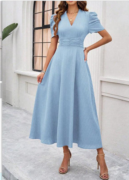 Robe "Silhouette Sophistiquée" - Col V & Midi