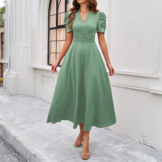Robe "Silhouette Sophistiquée" - Col V & Midi